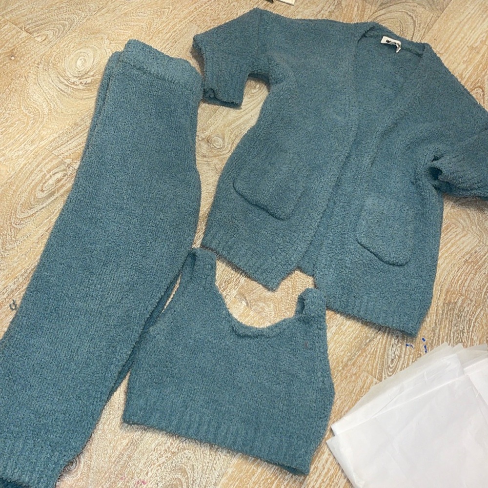 Fashion Nova cozy living in it set for kids size 6 super soft